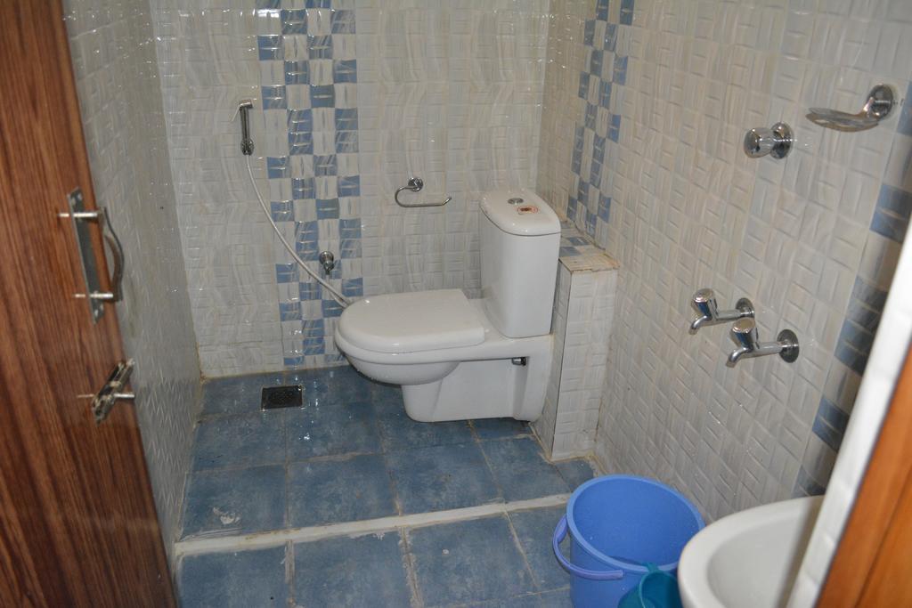 Jp Nivaas Guest House 마일라두투라이 외부 사진